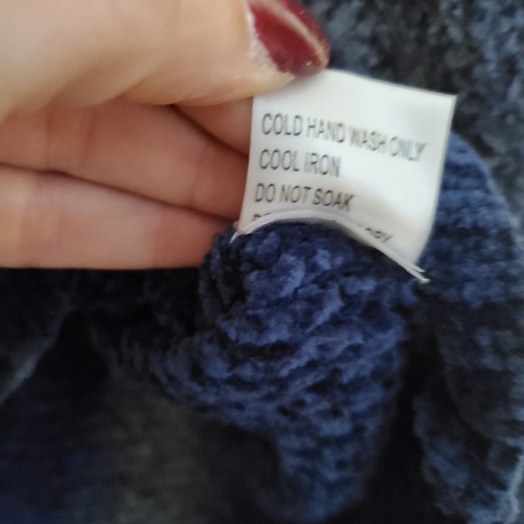 LF SEEK The Label Chenille Cropped Sweater - Picture 10 of 10